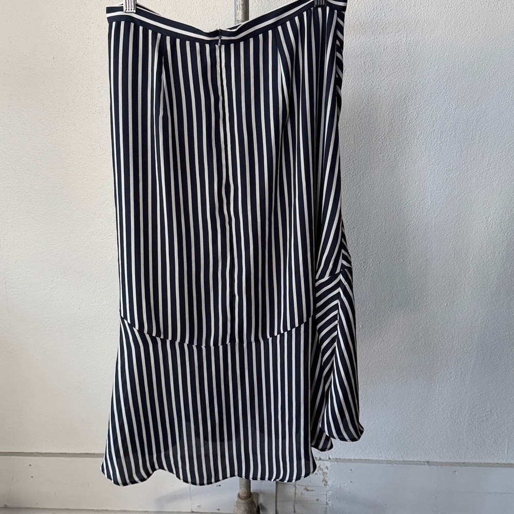 NWT Banana Republic Zip Back Skirt Size 4 - Picture 5 of 5
